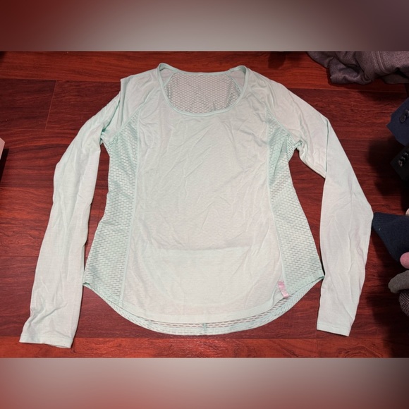 Under Armour Light Green Long Sleeve Women's Top - Picture 1 of 2